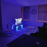 Spacious Modern - Centre