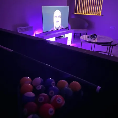 Spacious Modern - Centre