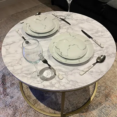 Spacious Modern - Centre Apartment *