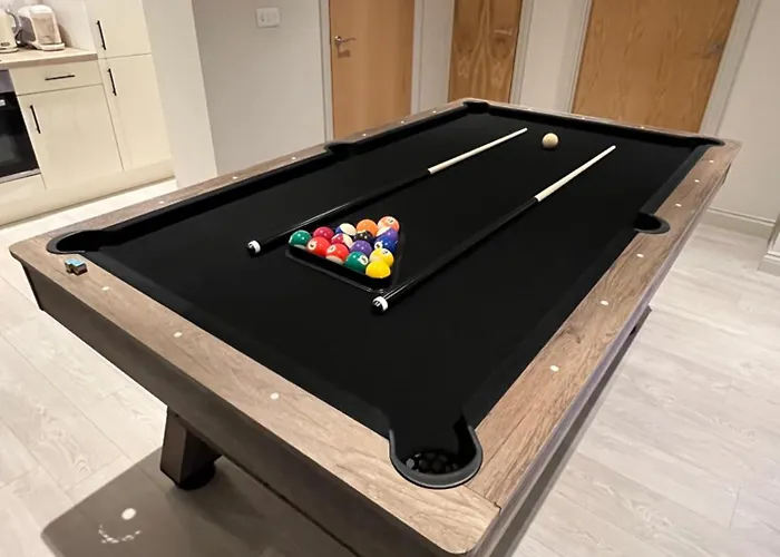 Spacious Modern - Centre *