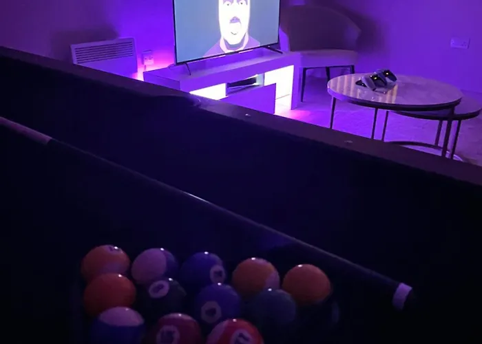 Spacious Modern - Centre